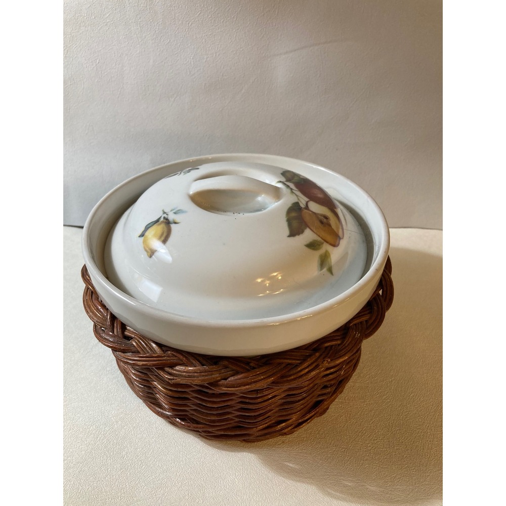 BIA Cordon Bleu Orchard Fruit Ceramic Casserole Dish with Lid and Wicker Basket